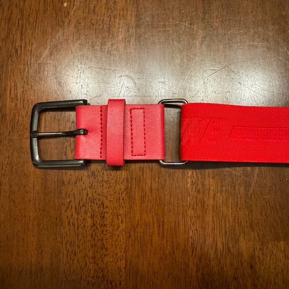 Nike softball/baseball belt. One size, I am size medium and it fit perfect. - Picture 3 of 5